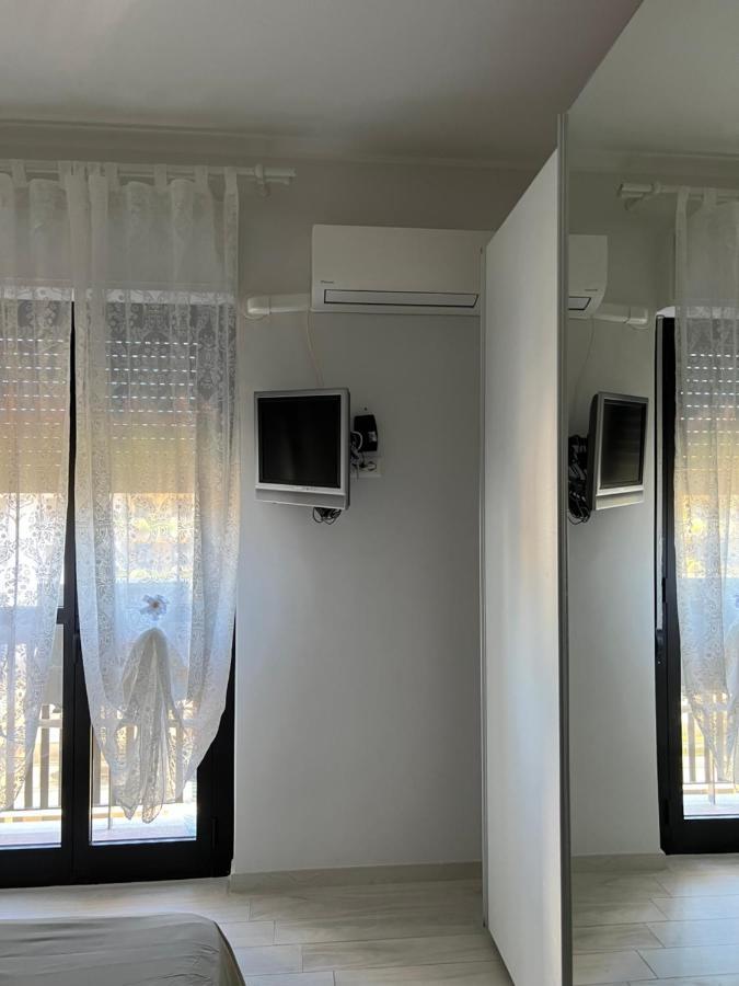 Medeum Apartment Modugno Bagian luar foto