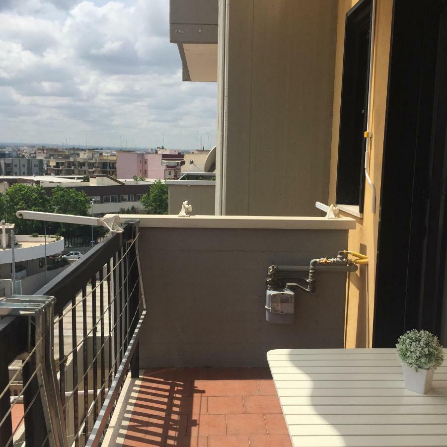 Medeum Apartment Modugno Bagian luar foto